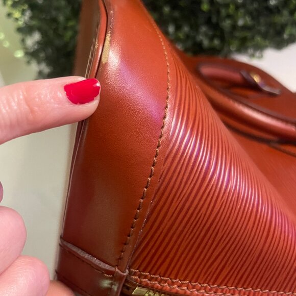 A cond Louis Vuitton Alma PM Bag in Epi Leather Brown/Cognac w/FREE COA! - Picture 11 of 15